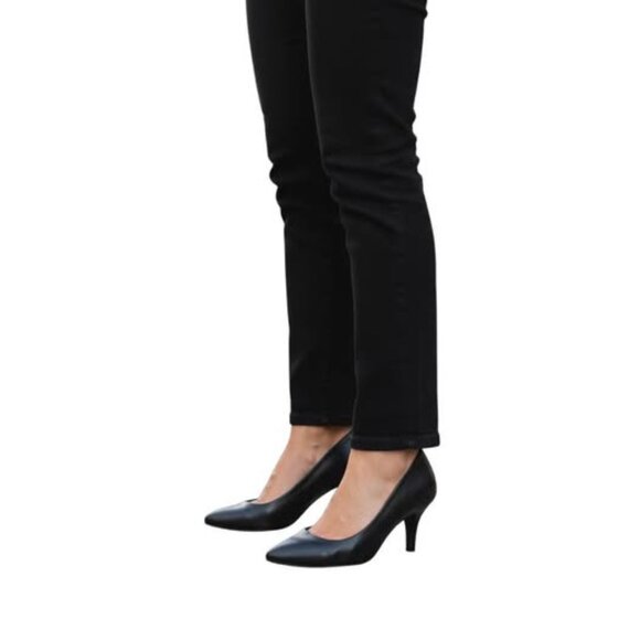 Vince Camuto Shoes - Vince Camuto Black Leather 3” pumps SZ 6.5‎ SZ 7